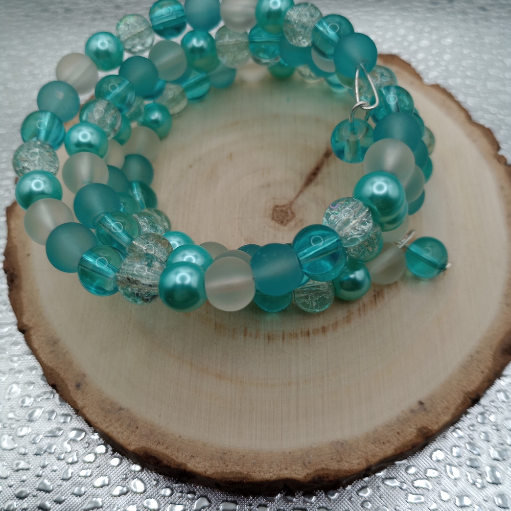 Elegant Blue Beaded Bracelet